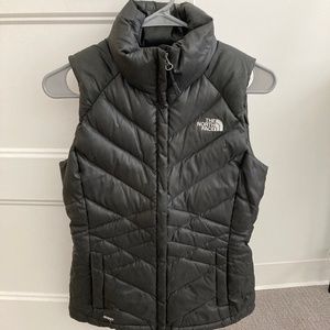 The North Face Womens 550 Quilted Down Puffer Vest - Black XS